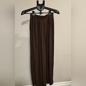 NWOT Elegant Brown Pleated Skirt